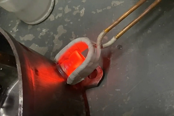 手持式高頻焊機，高頻加熱機它不單可以焊接銅管，還可以做熱處理