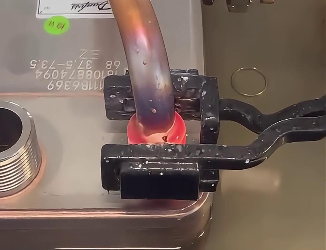 手持式高頻焊機，它在散熱器銅鋁焊接領域表現出色