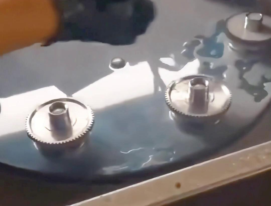 多工位齒輪淬火機床可以同時對多個齒輪進行淬火處理，