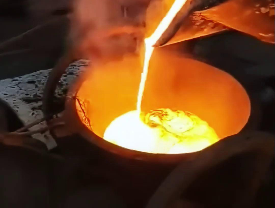 中高頻污污网站在线看免费熔煉爐的倒料操作處理和注意事項