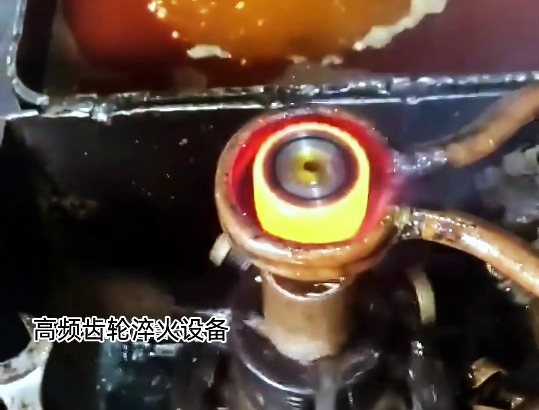數控自動化淬火機床通常需要定製化生產-適合軸齒輪淬火熱處理(圖1)