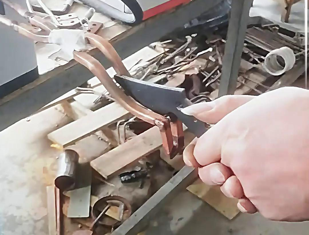 高頻淬火機和超高頻污污污污国产视频在刀具淬火工藝中各有優勢
