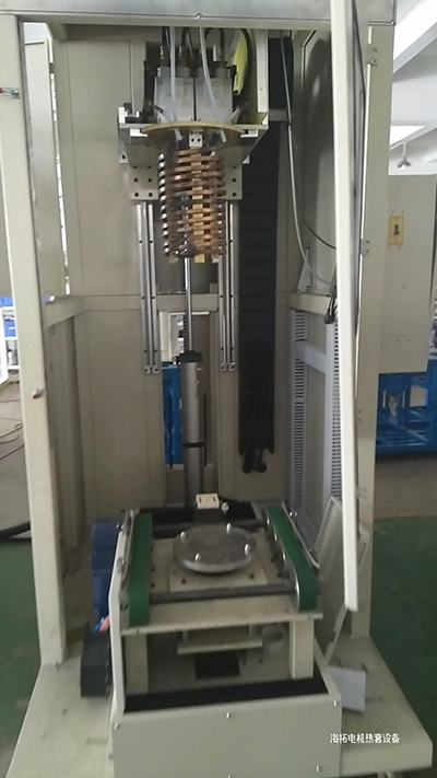 搭配中頻污污网站在线看免费加熱設備的電機熱套的全自動設備