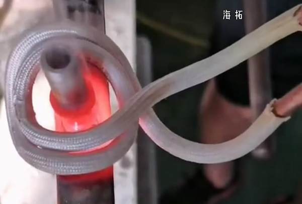 高頻焊機實現不鏽鋼管焊接，用的是銅焊料