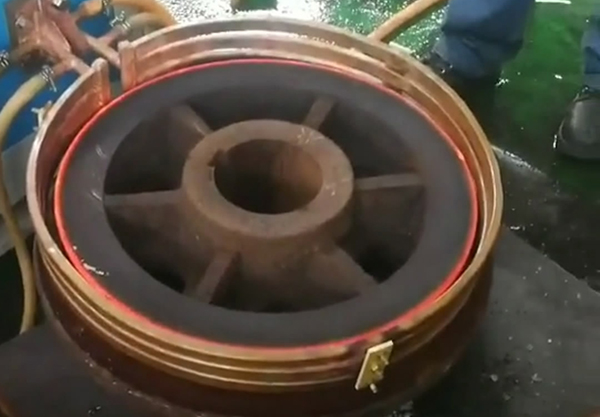 淬火機淬火時無需人工操作，淬火一鍵完成，節約人力成本。
